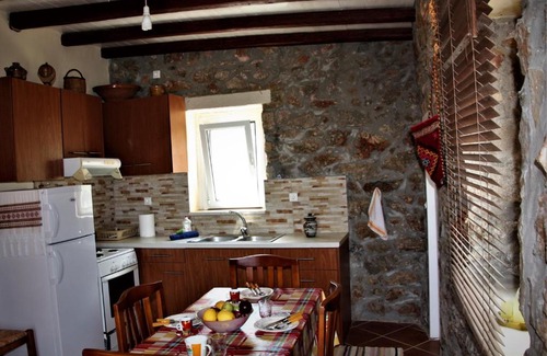 Kalokairines House | Pet-Friendly Volari Houses: Guest Rated 8/10 Getaway