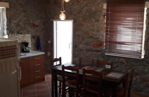 Kalokairines House | Pet-Friendly Volari Houses: Guest Rated 8/10 Getaway