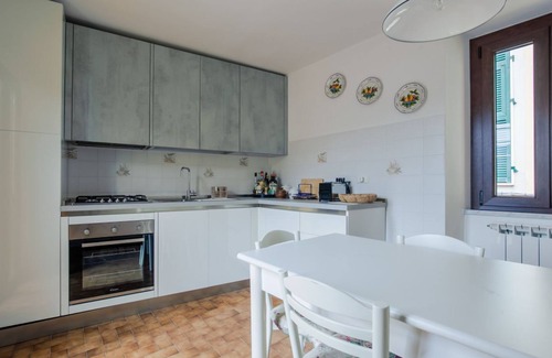 Volastra Apartment | Seaside Serenity: Volastra Cozy APT with Terrace