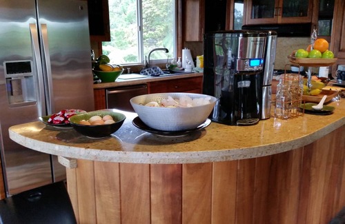 Volcano Bed & Breakfast | Idyllic Ocean View at Volcano Acres Ranch B&B - Rated 9.6