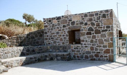 Mandraki Apartment | Pet-Friendly Escape at Volcano View Nisyros, Rated 8.9/10