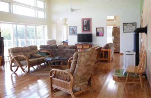 Glenwood Cabin | Nature Lodge by Volcanoes National Park with Pool & Breakfast