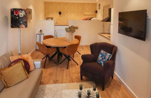 Volendam Apartment | Discover Volendam Lakeside Retreat, 20 Min from Amsterdam