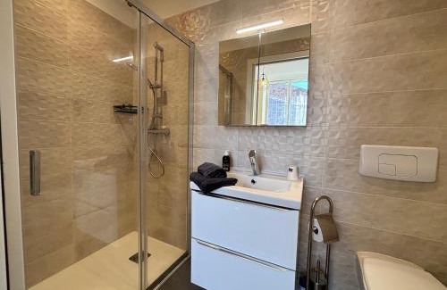 Volvic Apartment | Discover Volovicum: Modern Studio with Family-Friendly Perks