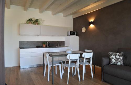 Peschiera del Garda City Centre Apartment | Elegant Voltoni Home: 4-Star Family-Friendly Retreat