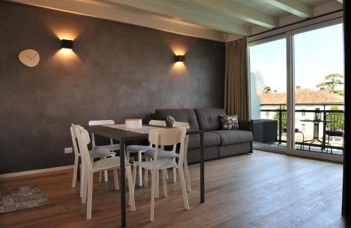 Peschiera del Garda City Centre Apartment | Elegant Voltoni Home: 4-Star Family-Friendly Retreat