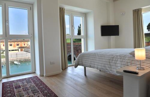 Peschiera del Garda City Centre Apartment | Elegant Voltoni Home: 4-Star Family-Friendly Retreat