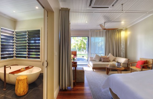 Vomo Island Hotel | Luxury Vomo Island Resort: Guest Rated 9.8 with Ocean Views