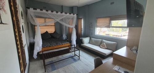 Windhoek West Bed & Breakfast | Vondelhof Guesthouse: Oceanfront Retreat with Pool Access