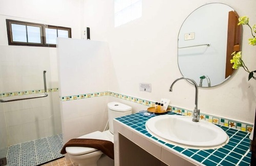 Rayong Hotel | Discover Vongdeuan Resort: Poolside Relaxation Awaits