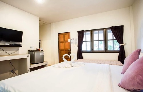 Rayong Hotel | Discover Vongdeuan Resort: Poolside Relaxation Awaits