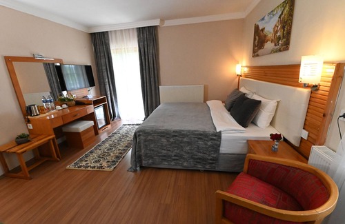 Bolu Hotel | Discover VONRESORT Abant: Family-Friendly Oasis with Pool