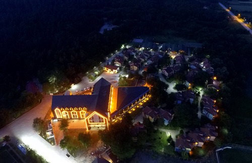Bolu Hotel | Discover VONRESORT Abant: Family-Friendly Oasis with Pool