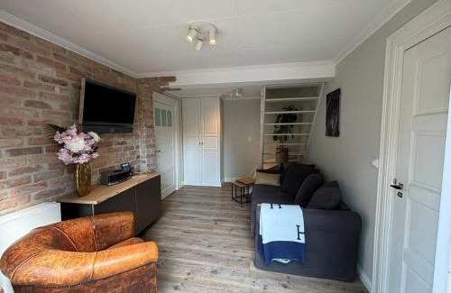 Voorst House | Voorsterstaete Former Barn Retreat with Hot Tub & Ocean View