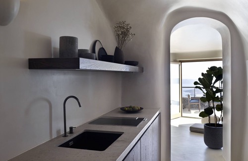 Imerovigli Apartment | Explore Vora: Oceanfront Retreat with Spa & Private Pool