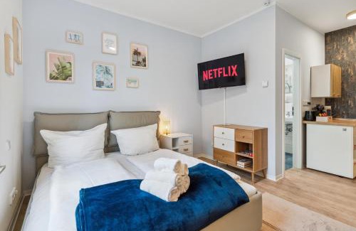 Eichwalde Apartment | Cozy Retreat in Eichwalde Near BER with Kitchen & Netflix