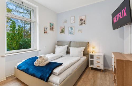 Eichwalde Apartment | Cozy Retreat in Eichwalde Near BER with Kitchen & Netflix