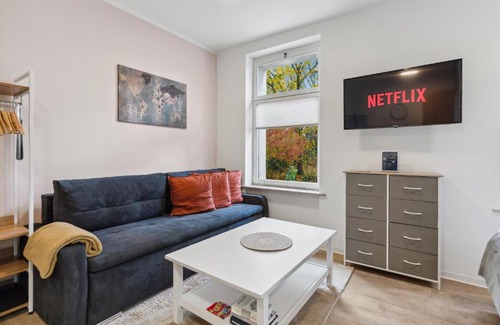 Eichwalde Apartment | Convenient Oasis for 3 - Parking, Kitchen & Netflix Near BER