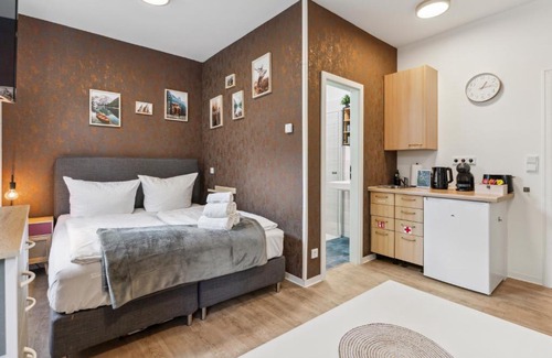 Eichwalde Apartment | Convenient Oasis for 3 - Parking, Kitchen & Netflix Near BER