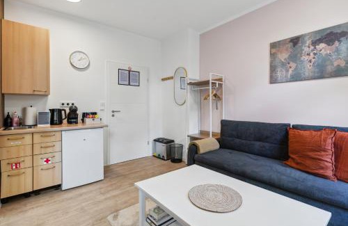 Eichwalde Apartment | Convenient Oasis for 3 - Parking, Kitchen & Netflix Near BER