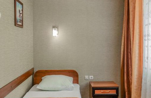 Belogorsk Hotel | Budget-Friendly Vostok - 2000: Pet Friendly with Hot Tub
