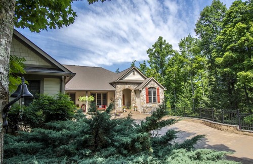 Sevierville House | Experience Jeep Invasion: Private Pool & 55” TV Retreat