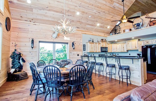 Frank Cabin | Experience Breathtaking Views Near Pisgah National Forest