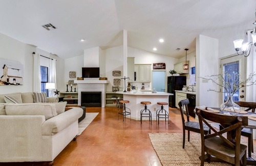 Dripping Springs House | Idyllic Countryside Retreat with Private Hot Tub & Spa