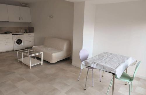 Amneville House | Comfortable Two-Room Retreat in Amnéville for Families