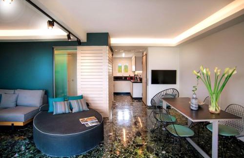 Vouliagmeni Apartment | Vouliagmeni Kavouri Beachfront Apartment