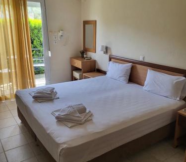 Vourvourou Hotel | Oceanfront Vourvourou Hotel: Rated 9.1 by Happy Guests