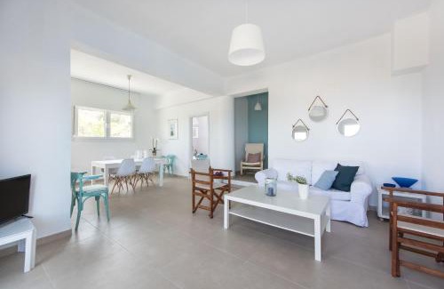 Vourvourou House | Inviting Vourvourou Sea View with Oceanfront Amenities