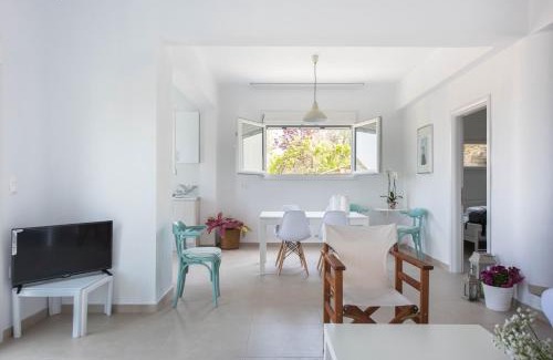 Vourvourou House | Inviting Vourvourou Sea View with Oceanfront Amenities