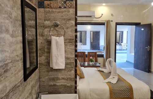 Bail Parao Hotel | Discover Vow Resorts And Spa: Poolside Family Retreat
