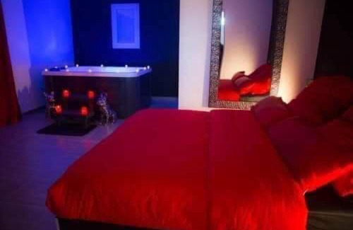 Bouc-Bel-Air House | Night Voyage: Guest Rated 9.7 with Inviting Hot Tub
