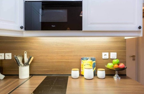 Saint-Victor Apartment | Indulge at Le Voyage En Isle - Top-Rated on Ile Saint Louis