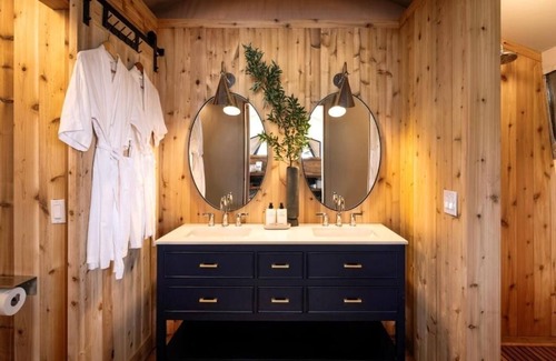 Manhattan Hotel | Voyager King Tent | Collective Governors | Romantic Glamping Escape