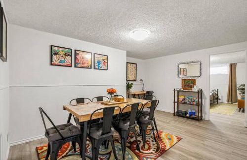 Forest Lawn House | Voyager's Hub- Calgary InnerCity 3BD 4Bed Sleeps 8