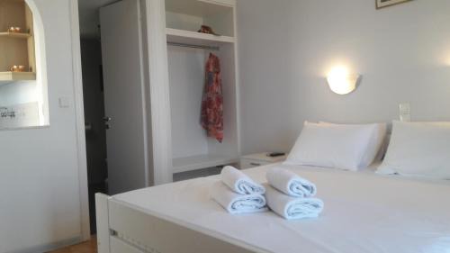 Kionia Apartment | Oceanfront Vrahos Studios: Guest Rated 9/10 for Families