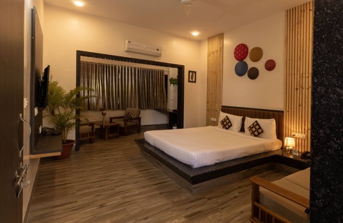Avarghani Hotel | Discover Vraksh Resort: Poolside Retreat for Families