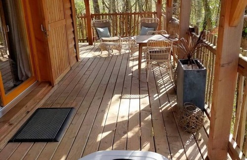 Gardegan-et-Tourtirac Ski Chalet | Cozy Vrbo Property with Hot Tub and Kitchen Amenities