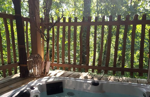 Gardegan-et-Tourtirac Ski Chalet | Cozy Vrbo Property with Hot Tub and Kitchen Amenities
