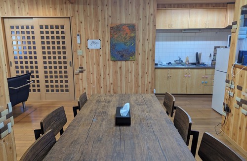 Tsuru Cottage | Pet-Friendly Vrbo Property with Hot Tub and Breakfast