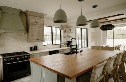 Winchendon Cottage | Top Rated Copley's Lakefront Cottage with Spa & Hot Tub