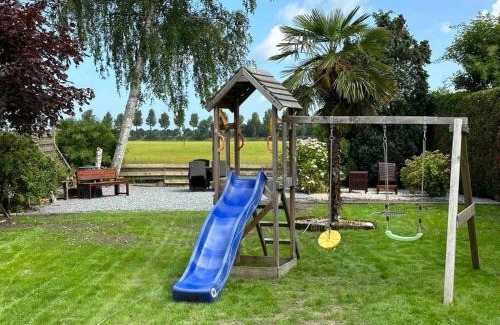 Waterlandkerkje House | Charming Home with Large Garden and Child-Friendly Amenities