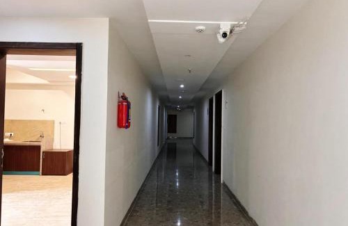 Vrindavan Apartment | Discover Heaven: Family-Friendly with Pool Access