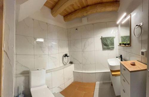 Apokoronas Ski Chalet | Family-Friendly Vrysses Lodge with Pet and Child Amenities