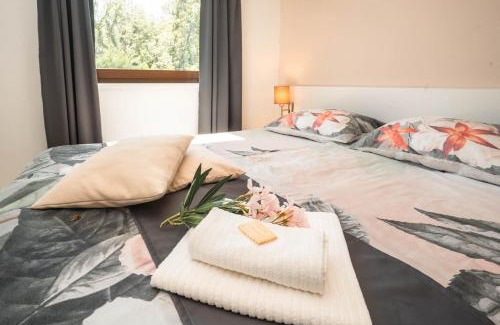 Klimno Apartment | Top-Rated VSG Resort: Oceanfront Bliss Awaits You