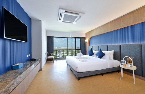 Mueang Samut Prakan District Hotel | Inviting VST Residence Thepharak: Pools, Spa & Dining