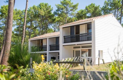 Biscarrosse Plage Resort | Inviting VTF La Jaougue Soule: Poolside Oceanfront Retreat